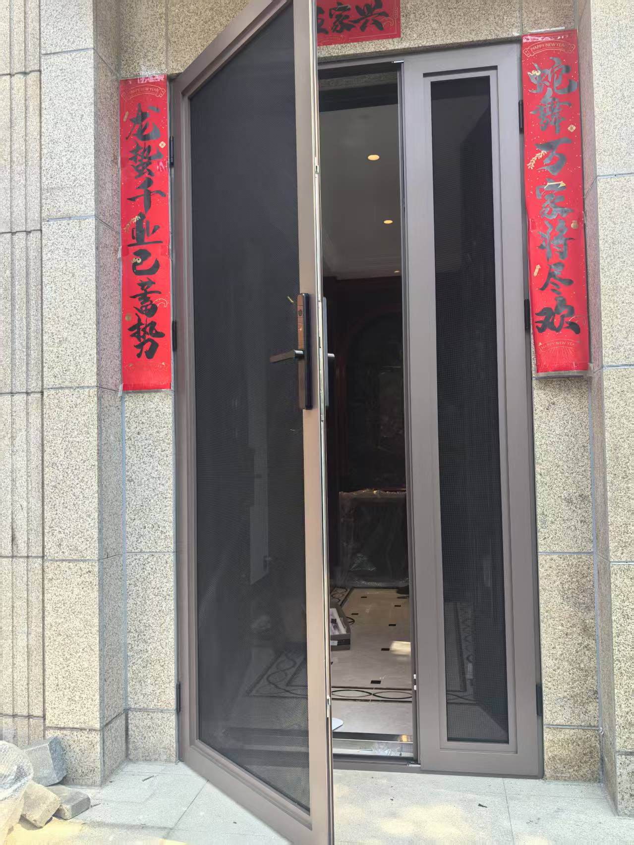 浦泉路 251 弄别墅安装金刚网防护纱门窗